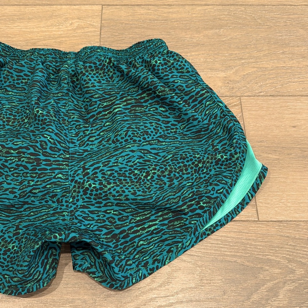 NIKE Green Teal Cheetah Print Tempo Dri-Fit Active Workout Running Gym Shorts S - Picture 6 of 10